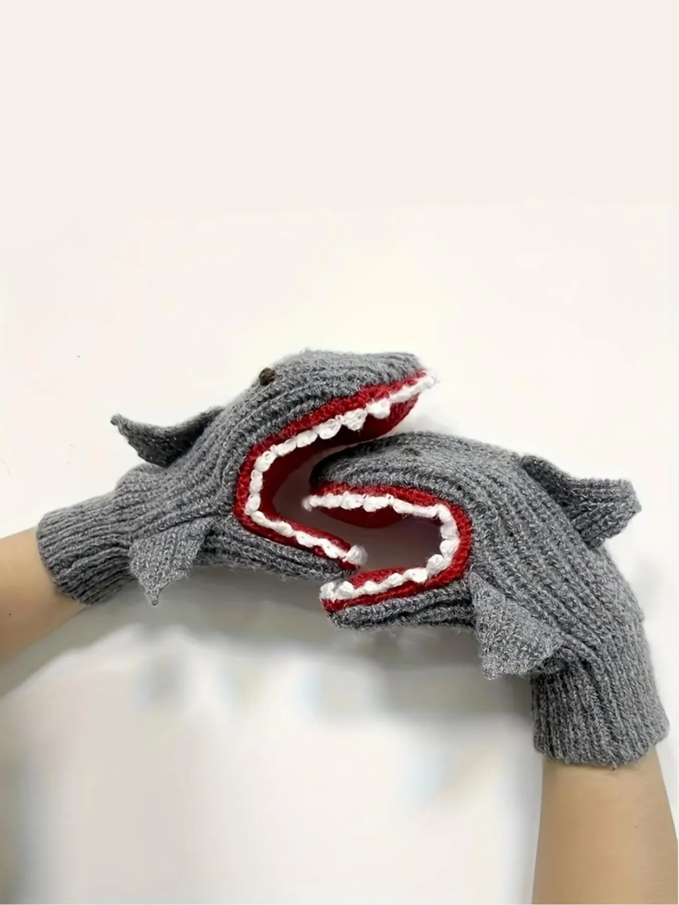Pair of Fall Winter Knitted Shark Shape Gloves, Warm Anti-Cold Elastic Fingerless Gloves for Cold Weather, Cute Cartoon Gift for Christmas Halloween Thanksgiving