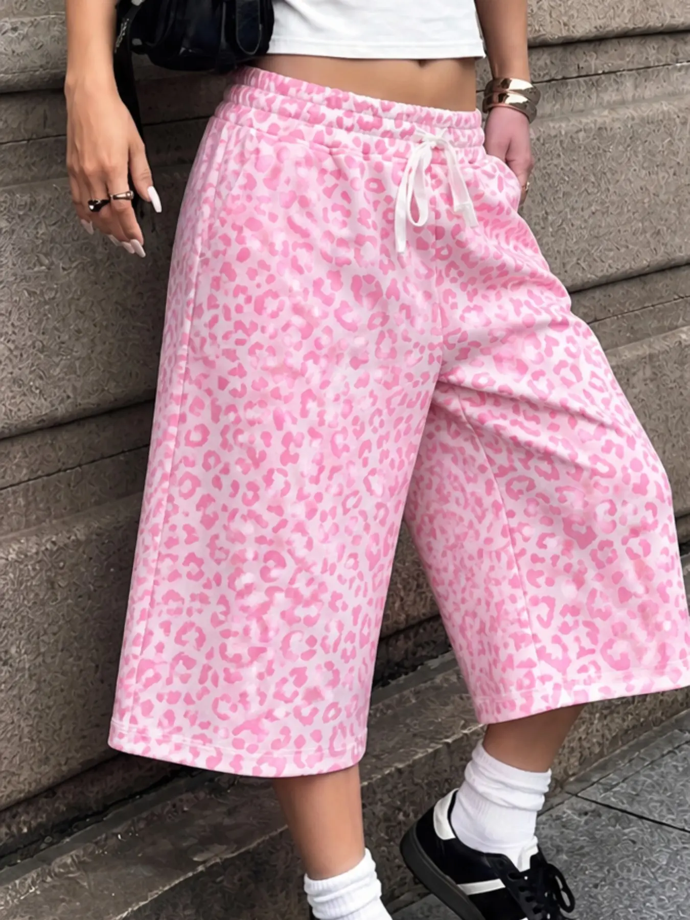 Women Y2K Casual Capri Jogger Shorts Pink Leopard Pattern Elastic High Waist Off White Contrast Adjustable Drawstring Oversized Loose Knee-Length Soft Knit Cropped Trousers Deep Side Pockets Sweet Hip Hop Street Bottoms