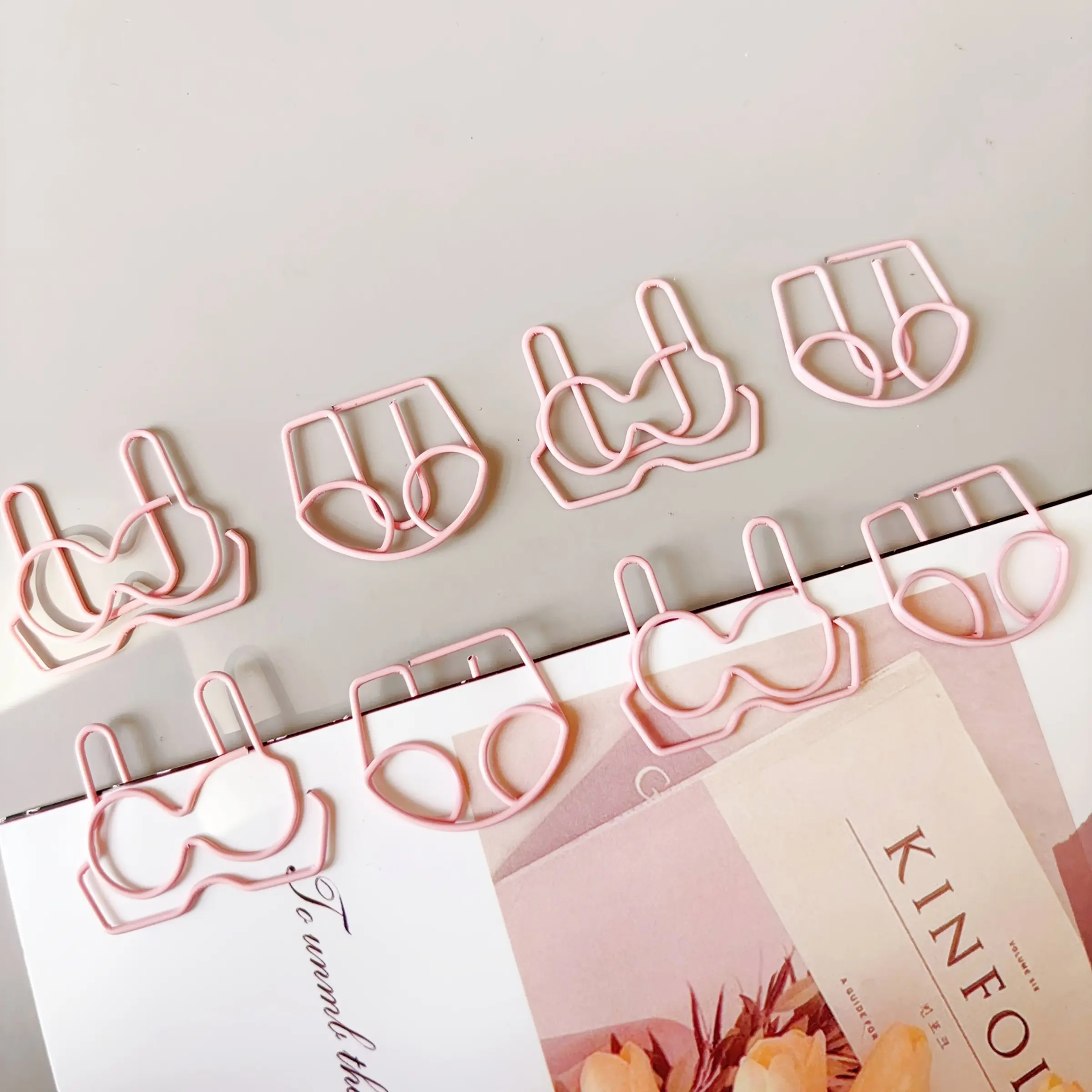 20/40PCS Pink Bra-Shaped Metal Paper Clips, Cute Novelty Bookmark Clips for Office, School, Planner, Journaling & Scrapbooking, Stylish Desk Accessories, Funny Stationery Supplies, Creative Gift for Women, Students & Coworkers