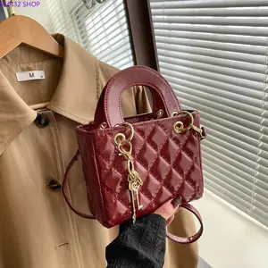 Quilted Square Handbag for Women – Trendy Elegant Textured Satchel Purse, Top Handle Shoulder Crossbody Bag, Minimalist Stylish Design for Daily Commute, Work, Shopping & Versatile Use