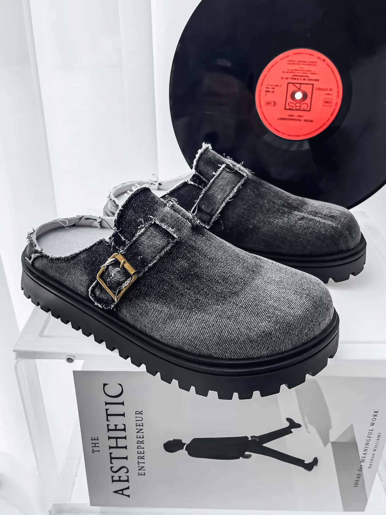 Men's Denim Single Buckle Frayed Edge Backless Mules, Vintage Washed Platform Slip-On Casual Slides, Fashionable Trendy Clogs