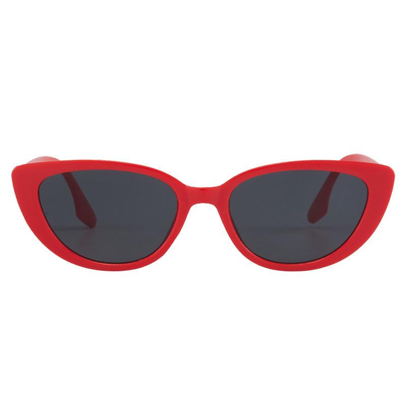 Retro triangular cat eye small face sunglasses women's high-end ins black small frame sunscreen shape photo sunglasses