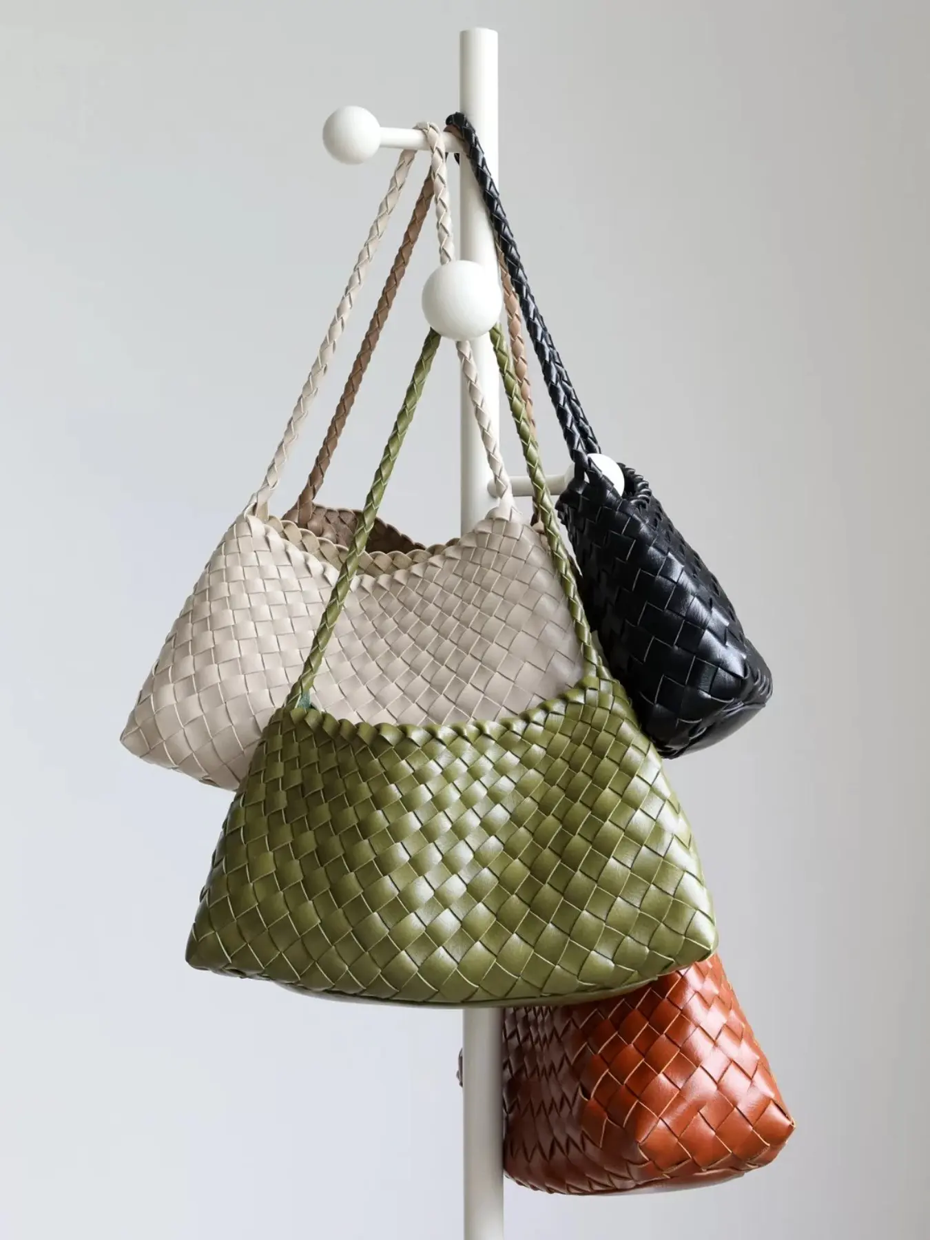 Elegant Handwoven Crossbody Bag, Lightweight Luxe Crescent Design, Durable Strap, Versatile All-Season Fashion Accessory, Fashionable Crossbody Bag