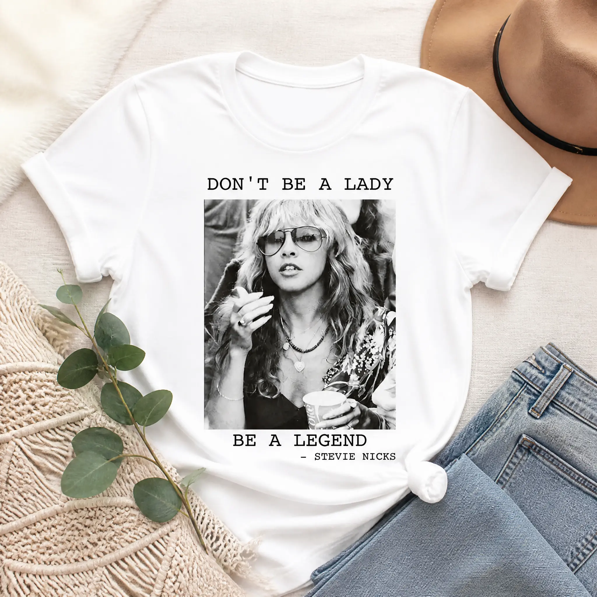 Women's "Don't Be a Lady Be a Legend" Stevie Nicks Statement T-Shirt - Fleetwood Mac Fan Gift, Everyday Loose Short-Sleeve Vintage Oversized Casual Comfort Fit Top, 1-Piece Womenswear