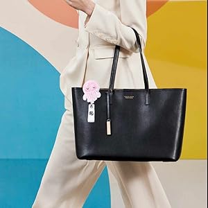 Interesting turtle-shaped nurse badge holder, a cute work badge clip with a retractable clamp, suitable for students, nurses, medical personnel, and teachers as an identification accessory, convenient and practical, and also makes a great gift