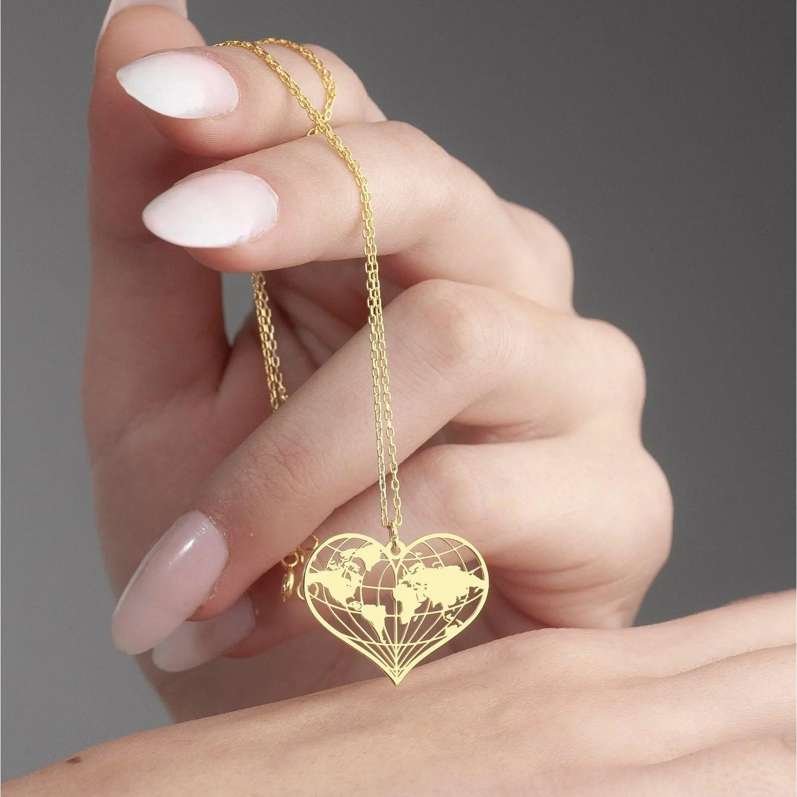 AS191 Travel Enthusiasts Gift World Map Hollow Love Pendant Stainless Steel Men's and Women's Fashion Necklace