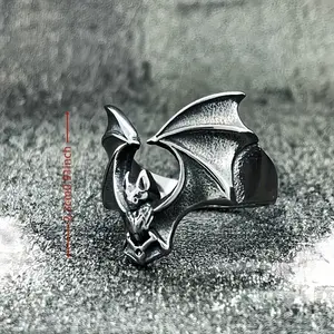 Halloween European And American Retro Bat Men'S Trendy Stainless Steel Ring 1pc American Code Is Suitable for Mom, Dad, Friends, And Couples Wearing