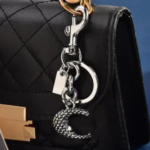 Exquisite Metal Letter Keychains For Women Y2k Bag Pendant Fashion Car Keyring Jewelry Gift Decoration Accessories