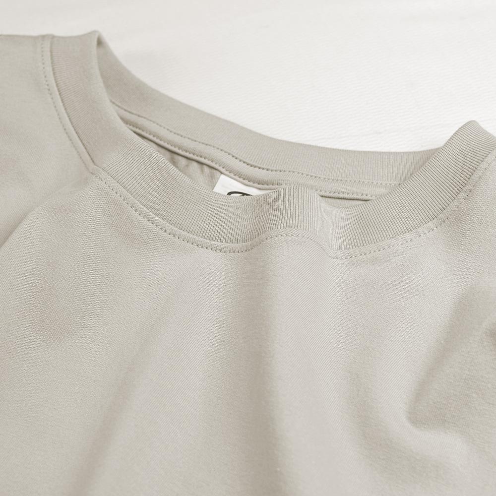 Pink leopard print top with bow, comfortable colored T-shirt, retro animal print.