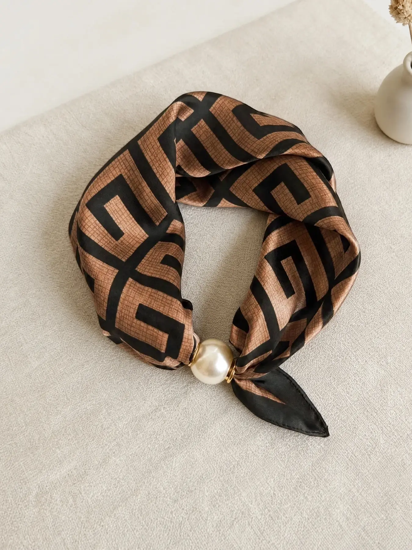 Pearl Magnetic Clasp Necklace Scarf, Coffee Pendant Neck Wrap, Fashion Neck Shawl, Elegant Butterfly Pattern, Soft Comfortable, All-Season Fashion Accessory