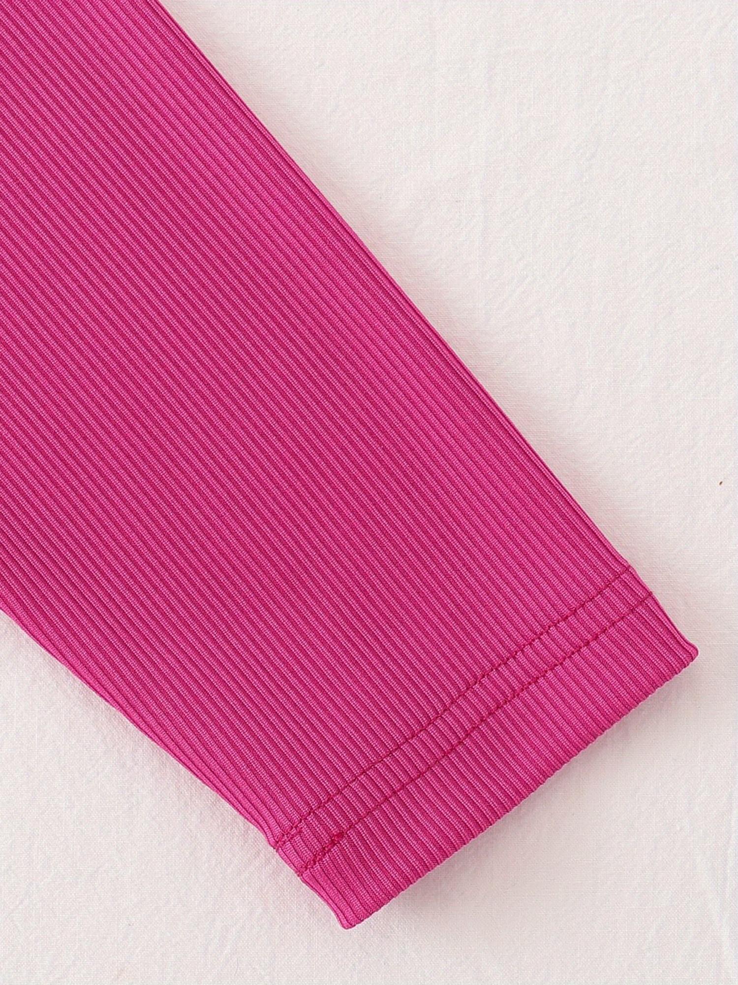 Girls' Dress, The Main Body Is Rose Red, The Shoulders Are Decorated with Flower-Like Folds, And The Long-Sleeved Design. with a Black Belt, There Are Golden Letters in The Middle of The Belt, And The Skirt Is Pleated. The Overall Style Is Sweet And Fa