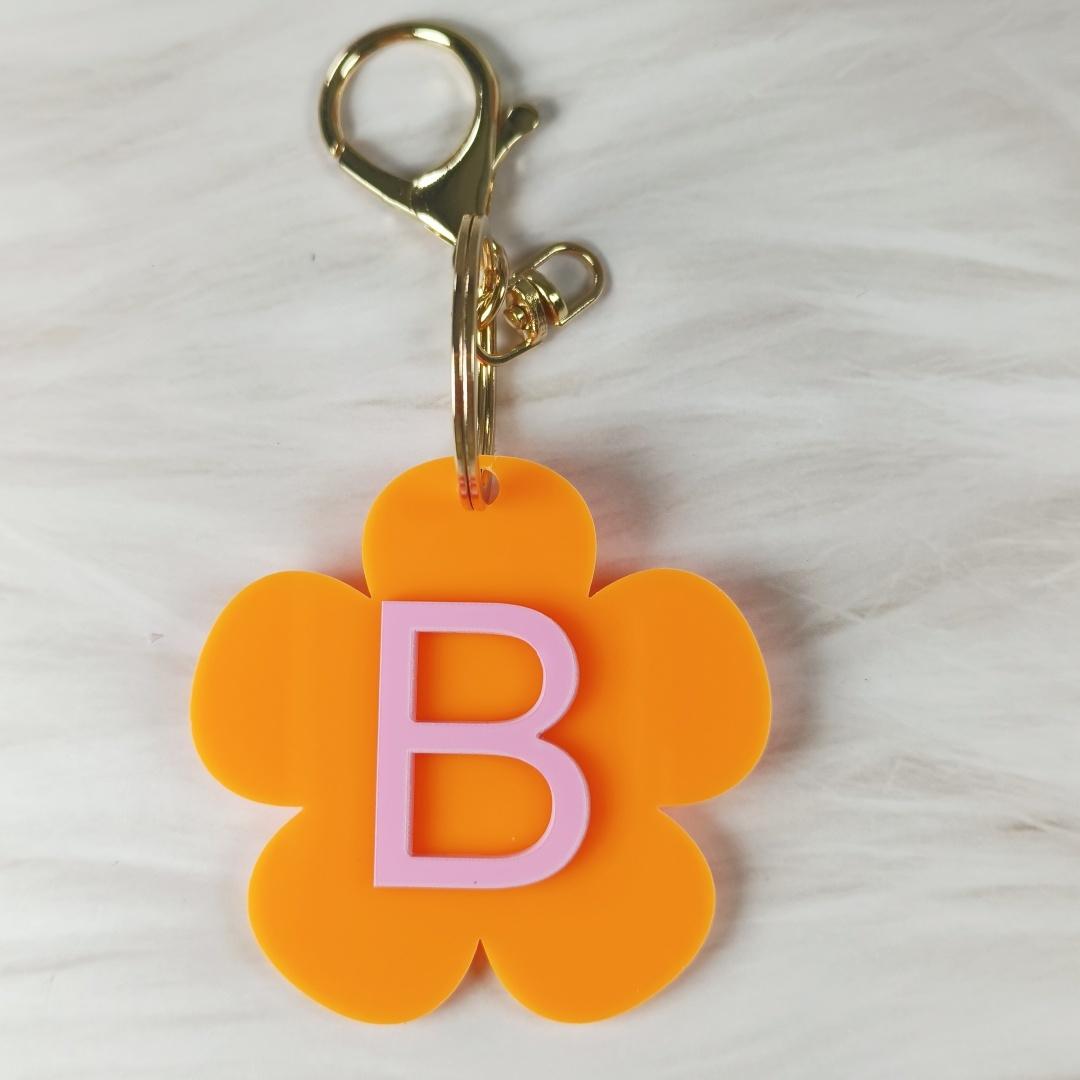 Personalized Name Flower Keychain, Initial Acrylic Keychain, Customized Acrylic Bag Tag, Backpack Name Tag, Letter Combination Retro Daisy Label