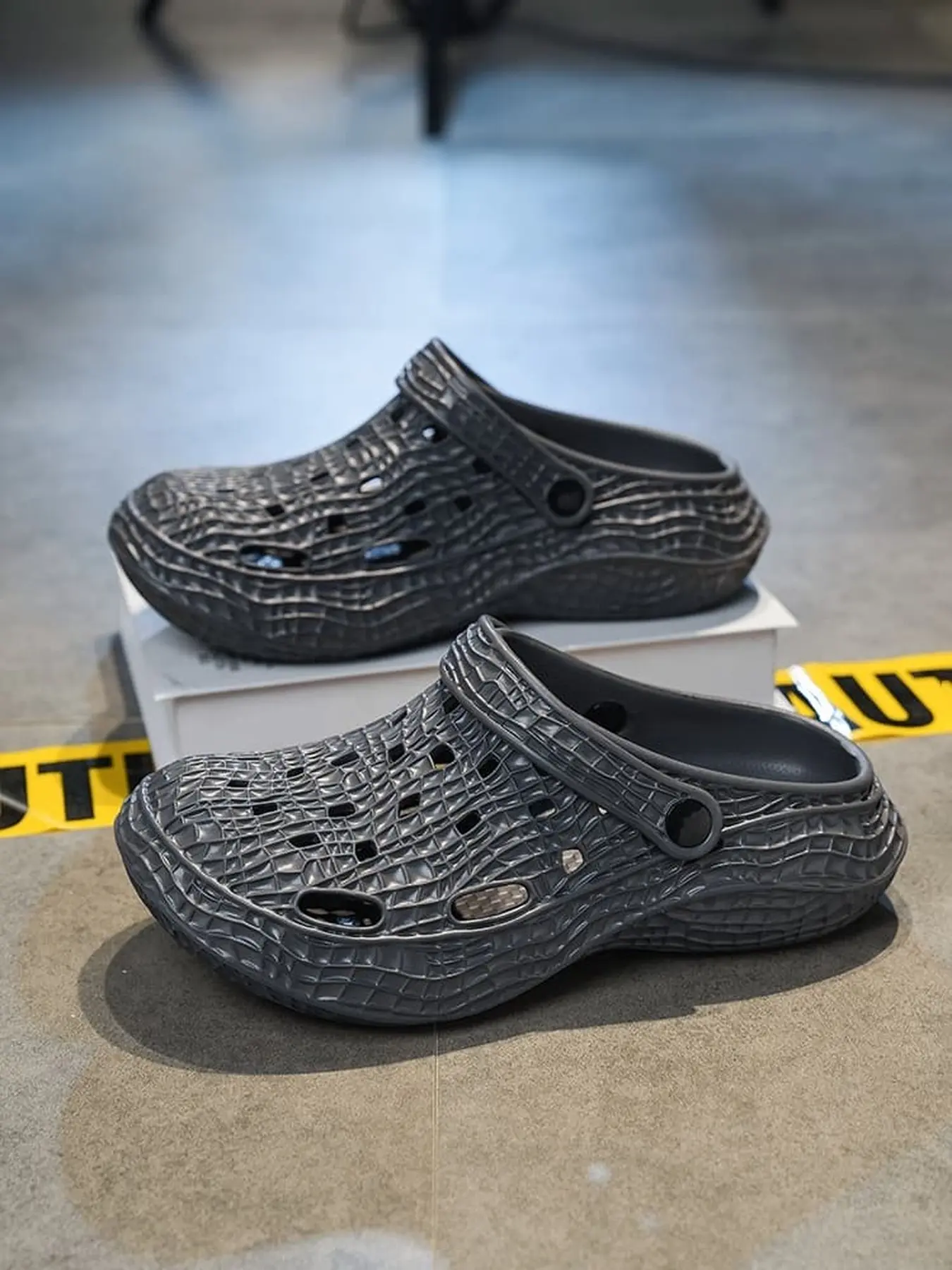 1 pair couple futuristic two-way slides textured hollow cushioned anti-slip sole for home beach outdoor trips
