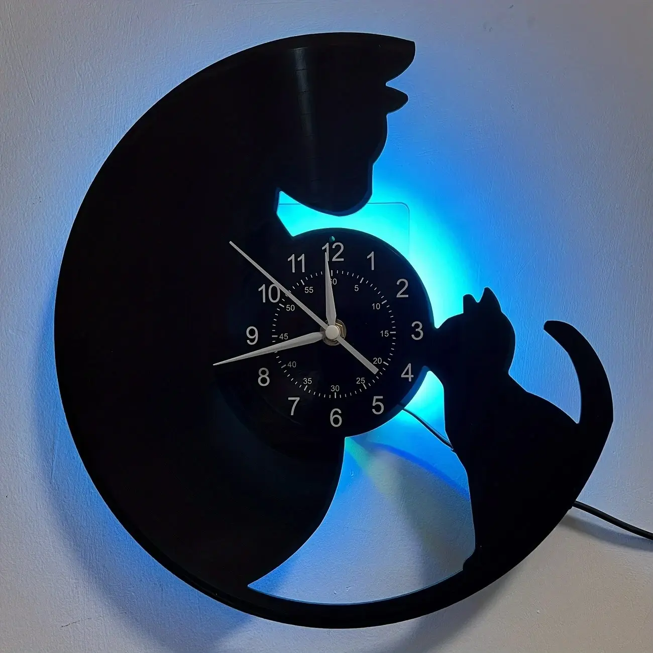 Vinyl art wall clock, Decorative wall clock, featuring a cute kitten theme design, suitable for home decoration, office decoration, pet store decoration, Valentine's Day, Christmas, birthday gifts