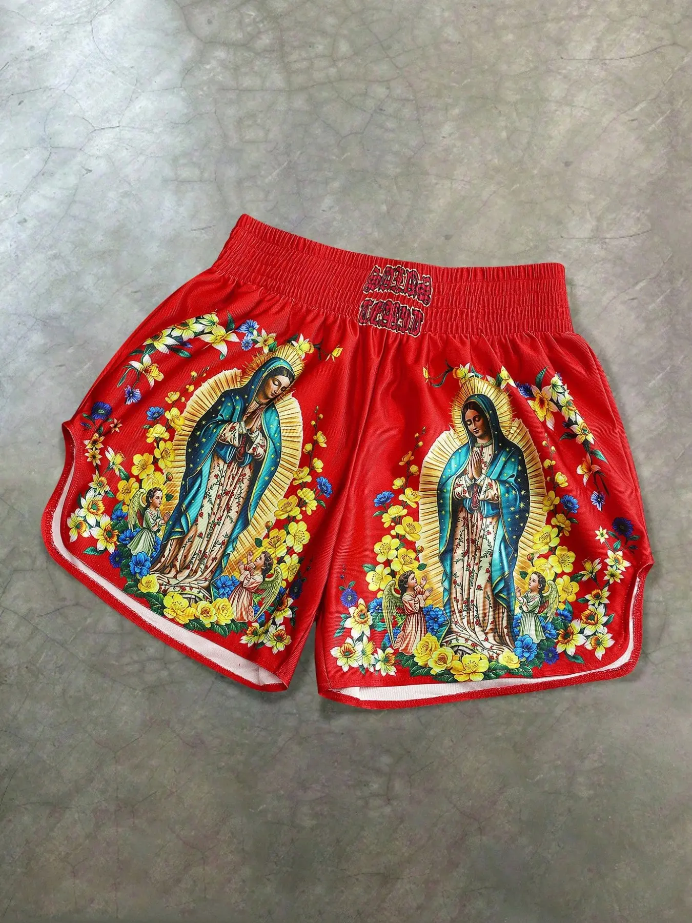 1 Piece Red Virgin Mary Graphic Muay Thai Shorts Unisex Breathable Combat Sport Shorts For Men Women Gym Workout Fighting Graphic Fitness Shorts