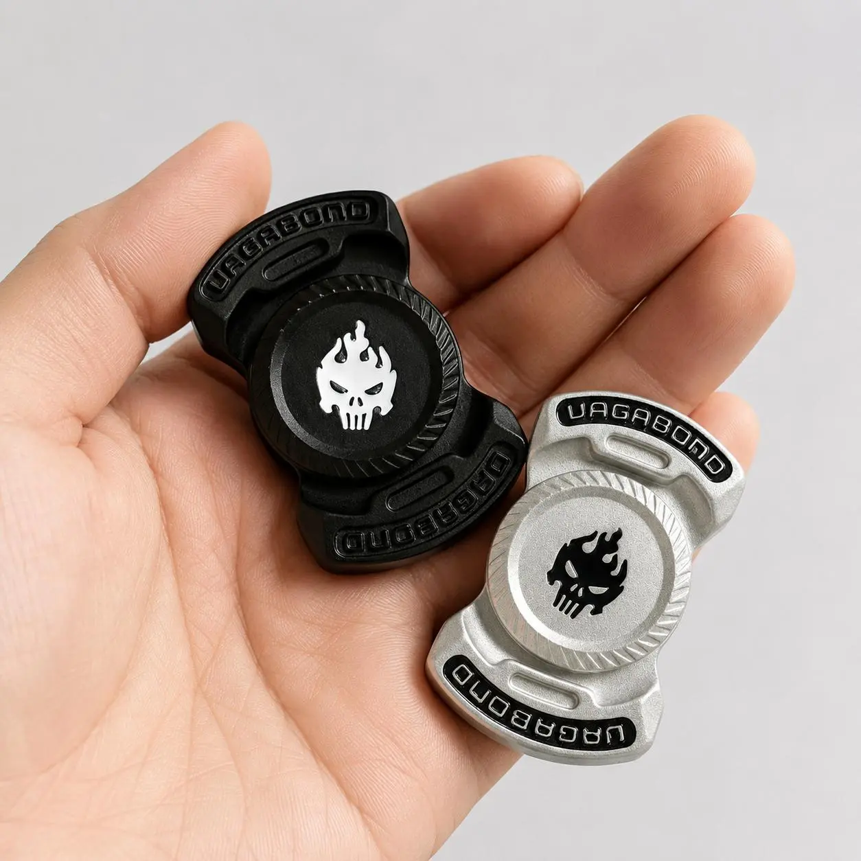 Silvery Metal Tri-Spinner Desk Gadget, Mechanical Style Handheld Pocket Accessory with Smooth Spin for Adults, Simple Indoor Office Decoration, Creative Gift