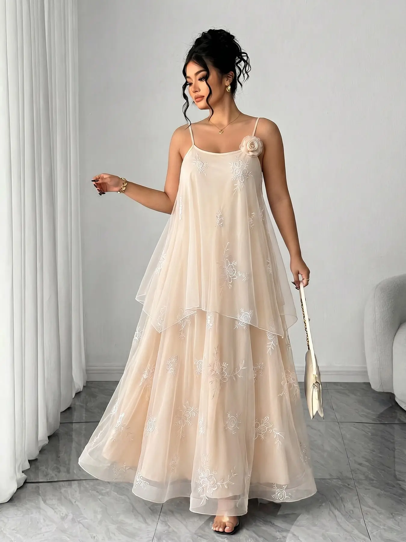 Plus Size Floral Embellished Strapless Mesh Elegant Evening Dress, Lace Embroidered Flower Spread Body, A-Line Flare, Perfect for Parties and Formal Events