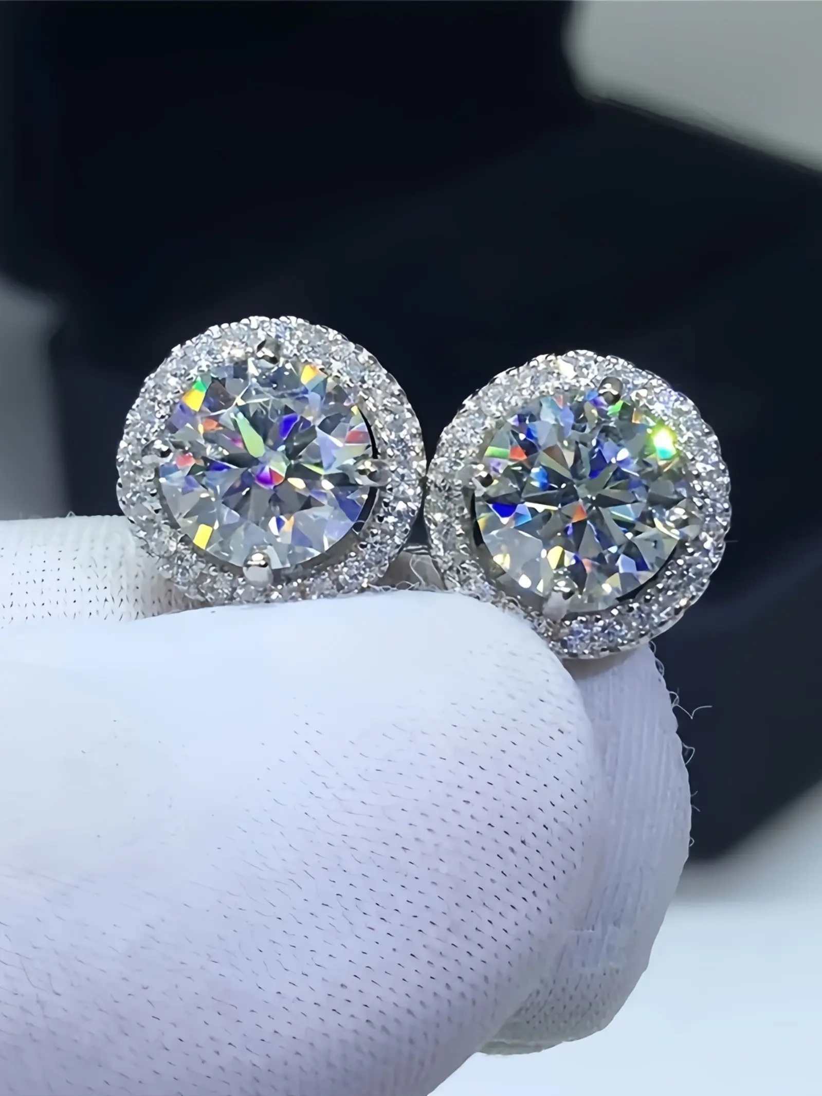 1 Pair Classic Round Moissanite Earrings, Premium Lab Grown Diamond Look Brilliant Earring Studs for Women & Men, High Sparkle Halo Design, Minimalist Luxury Jewelry, Perfect for Daily Wear, Party, Anniversary & Holiday Gifts