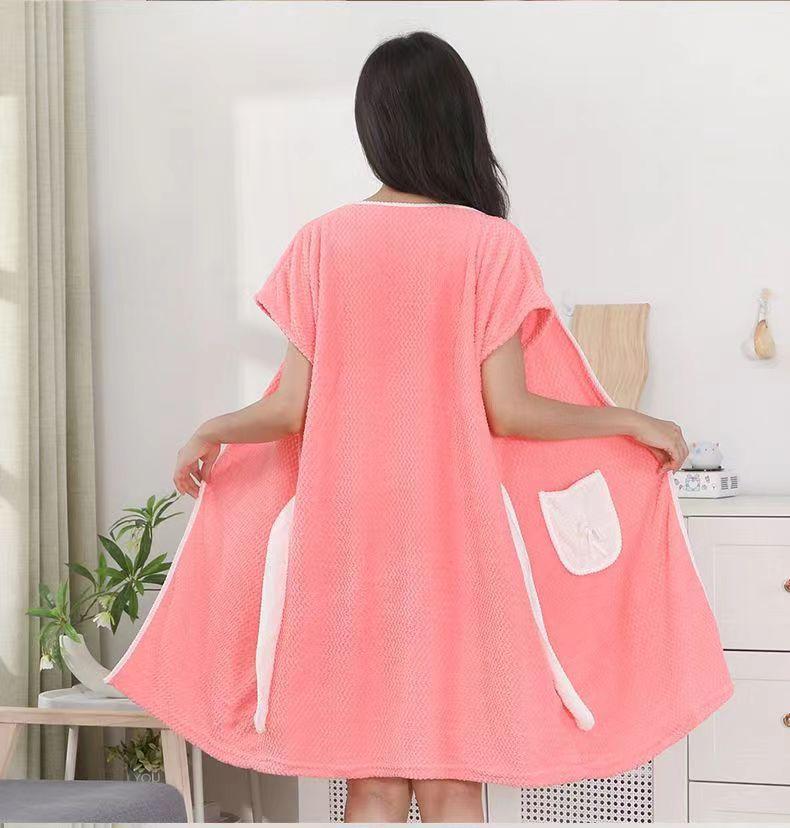 A Super Absorbent, Quick-drying, Wearable Bath Towel. This Adorable and Soft-style Home Bathrobe Is Skin-friendly and Breathable. It Can Be Worn Instantly After Showering Without Sticking to the Body, and It Doesn't Shed Lint. Comfortable and Warm