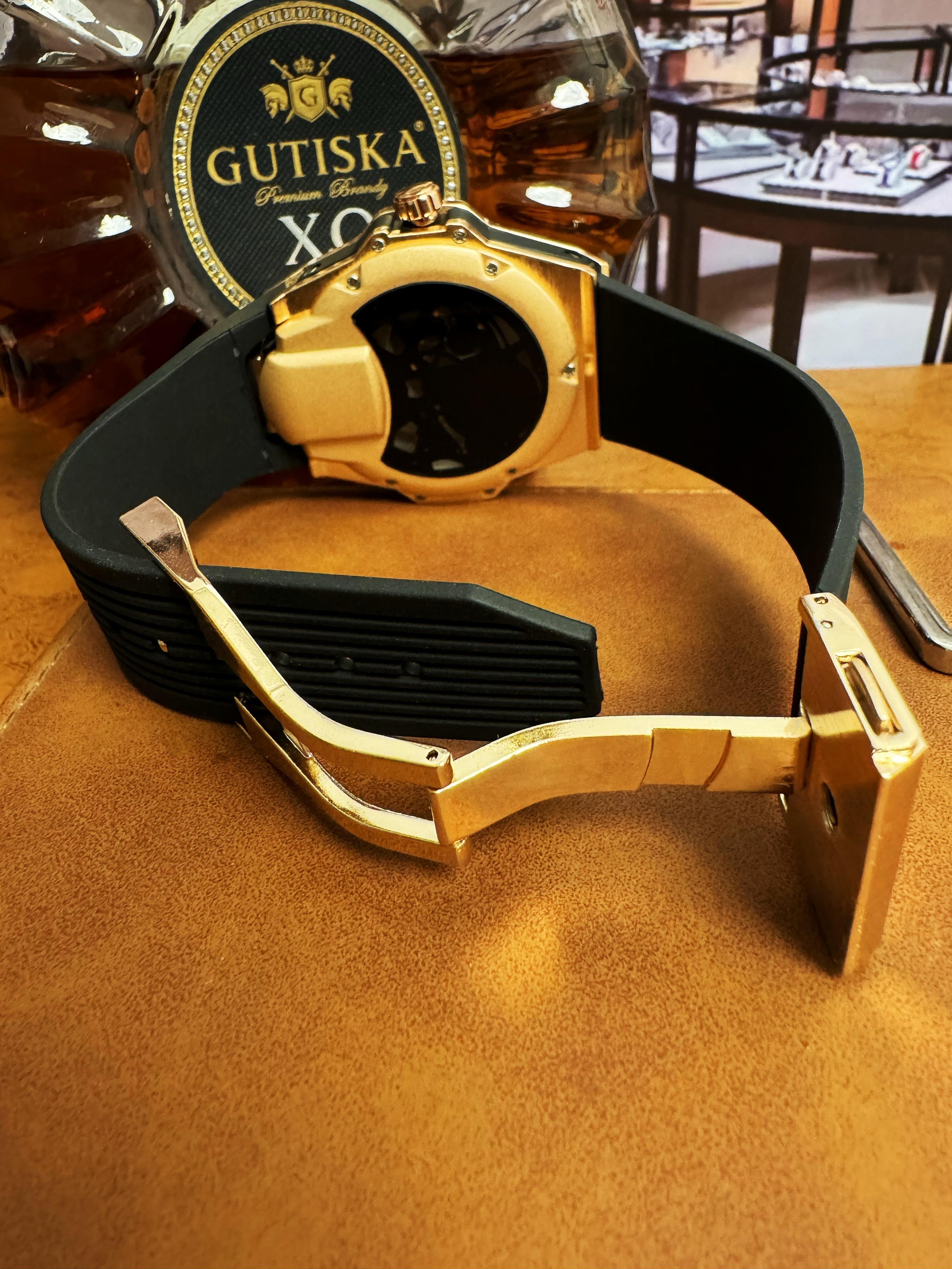 World of Warcraft Large Dial Strange Shape Men's Mechanical Texture Quartz Watch, Punk Personality Popular Dominant World of Warcraft Party Youth Gift Watch, Gift Box Packaging