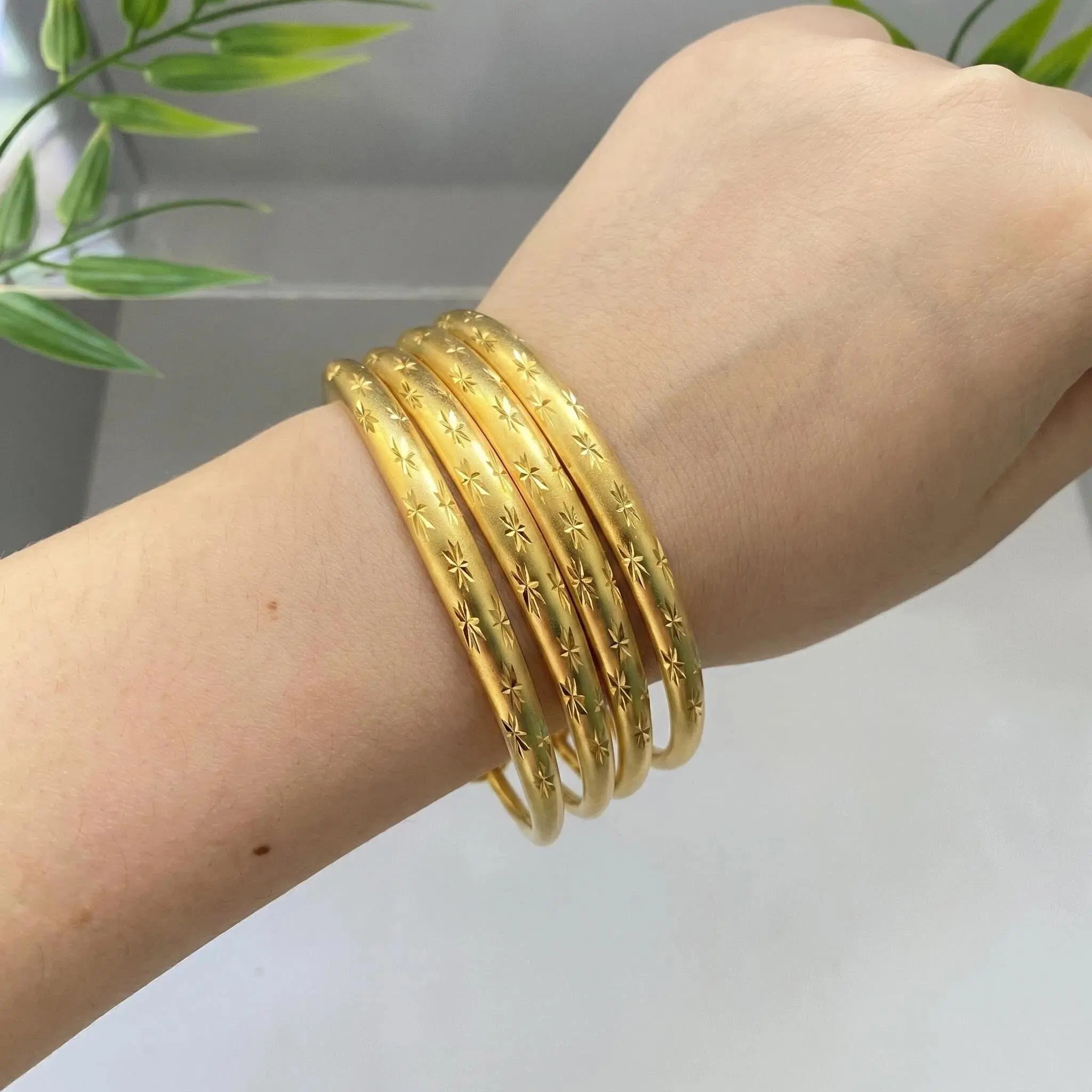 Women's Adjustable Gold-Plated Mini Star Accent Bracelet - Lightweight Costume Jewelry for Women, Budget-Friendly Holiday Gift, Gold-Plated Steel Bracelets & Bangles, Genuine Accessory