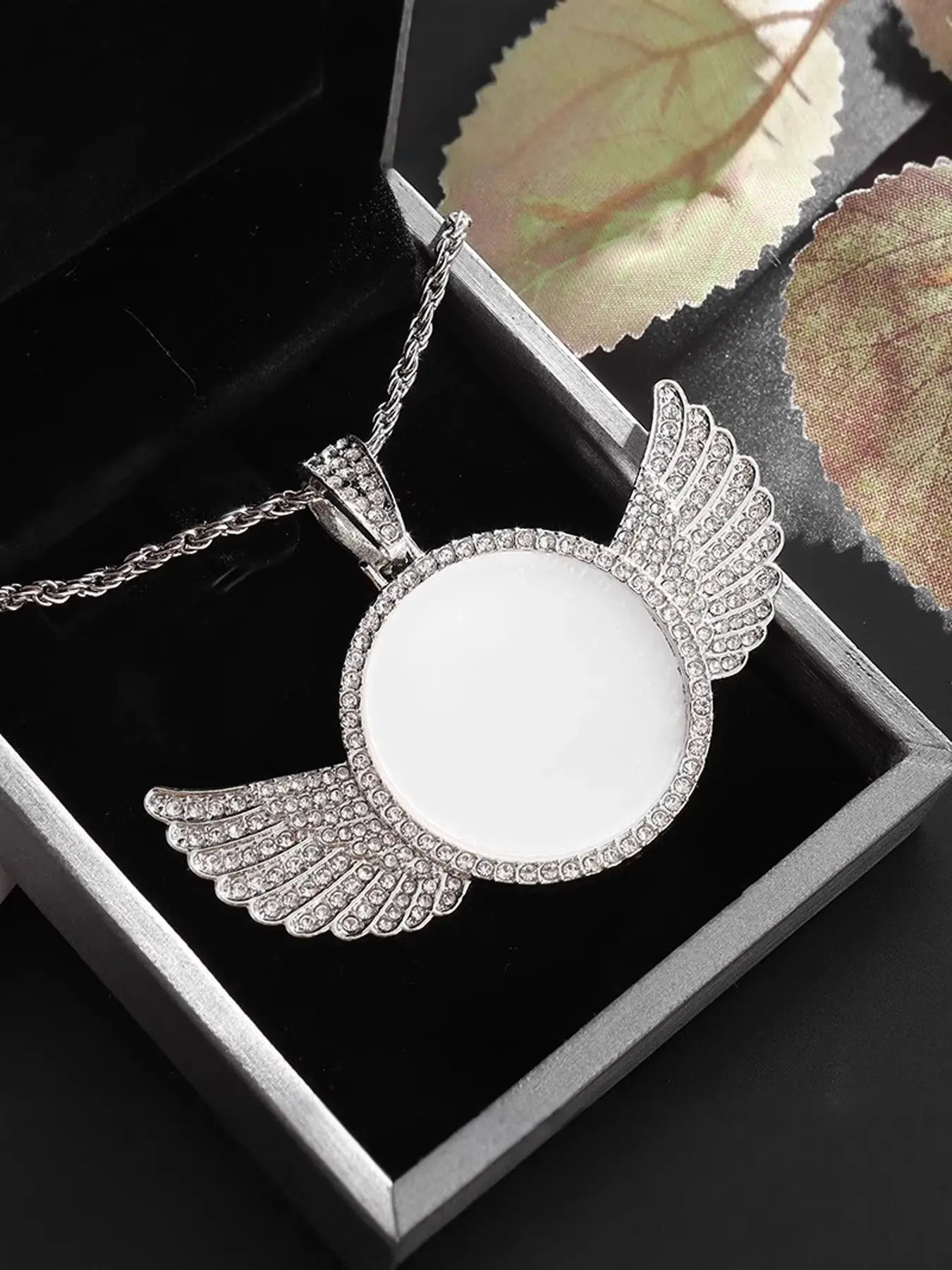 Round Wing Pendant Eco Alloy Jewelry Microset Zirconia Luxe Necklace, Casual Hip Hop Style, Zinc Alloy, Perfect Gift for All Occasions, Trendy Charm Necklaces