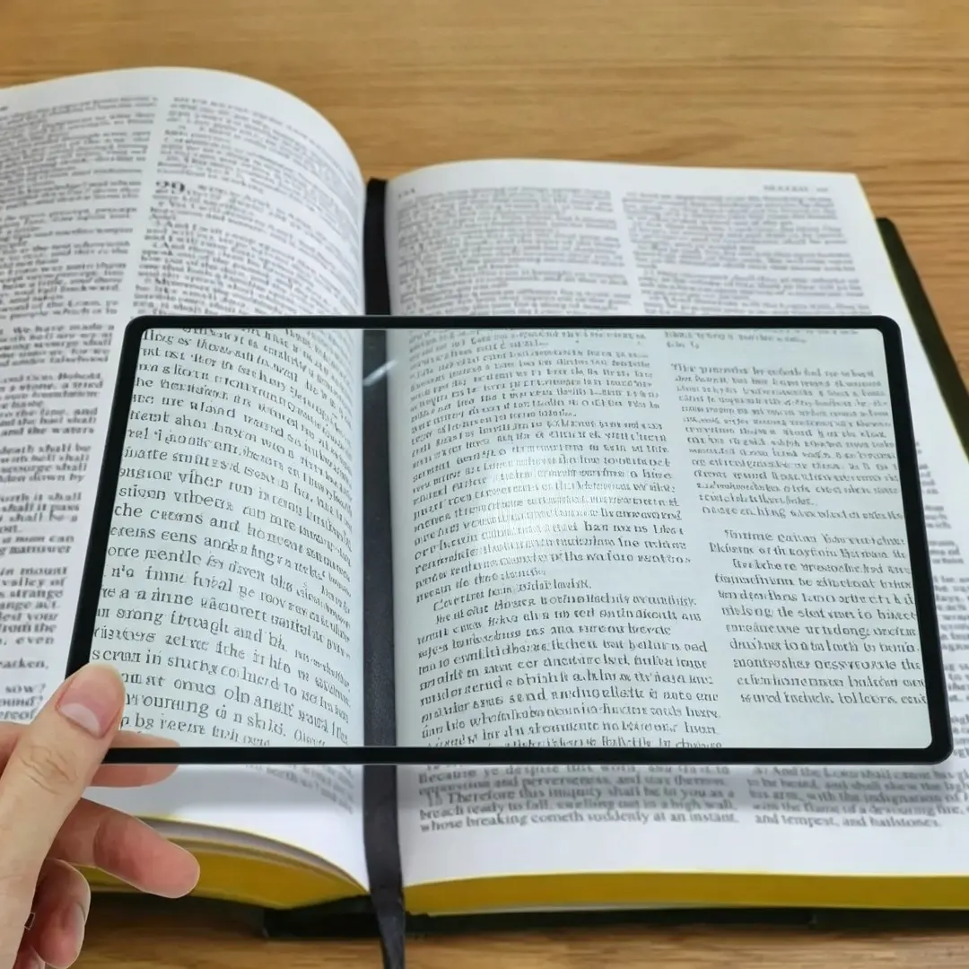 Thin PVC Book Page Magnifier, Convenient Magnifying Glass for Reading, Expanded Viewing Area, Ideal for Elderly Reading, Round Shape, Precision Work, Visibility