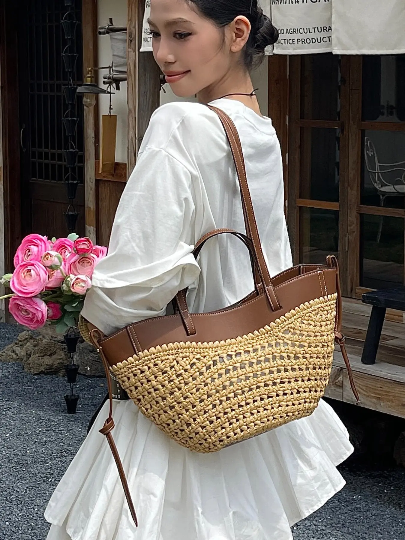 Women's Hollow Out Straw and Leather Handbag, Lightweight Handmade Tote, Fashion Beach Bag, Versatile Daily Bag, Large Capacity Bucket Bag, Handwoven Straw Bag, Fashionable Straw Bag
