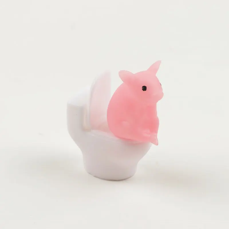 1pc One Adorable Pig Figurine Perched on a Toilet - a PVC Decoration for Your Bathroom, Suitable for Desktop Or Wall Display, Perfect for Home Office Desks And Living Room Decor, As Well As Bathroom Additions And Decorative Statues, Piggy Ornaments