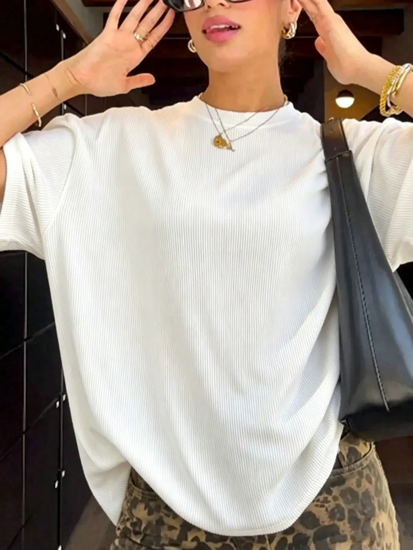 Women's Ribbed Crew Neck Oversized Short Sleeve T Shirt, Minimalist Casual Streetwear, Soft Loose Fit Basic Tee for Daily Outing, Coffee Date & Layering, 2026 Trendy Women's All Season  Loose Versatile Essential Top