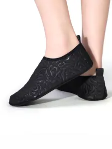 Soft Waterproof Ankle Socks, Sandproof and Slip-Resistant, Ideal for Beach Pool Surfing, All Seasons Cloud Pattern Design