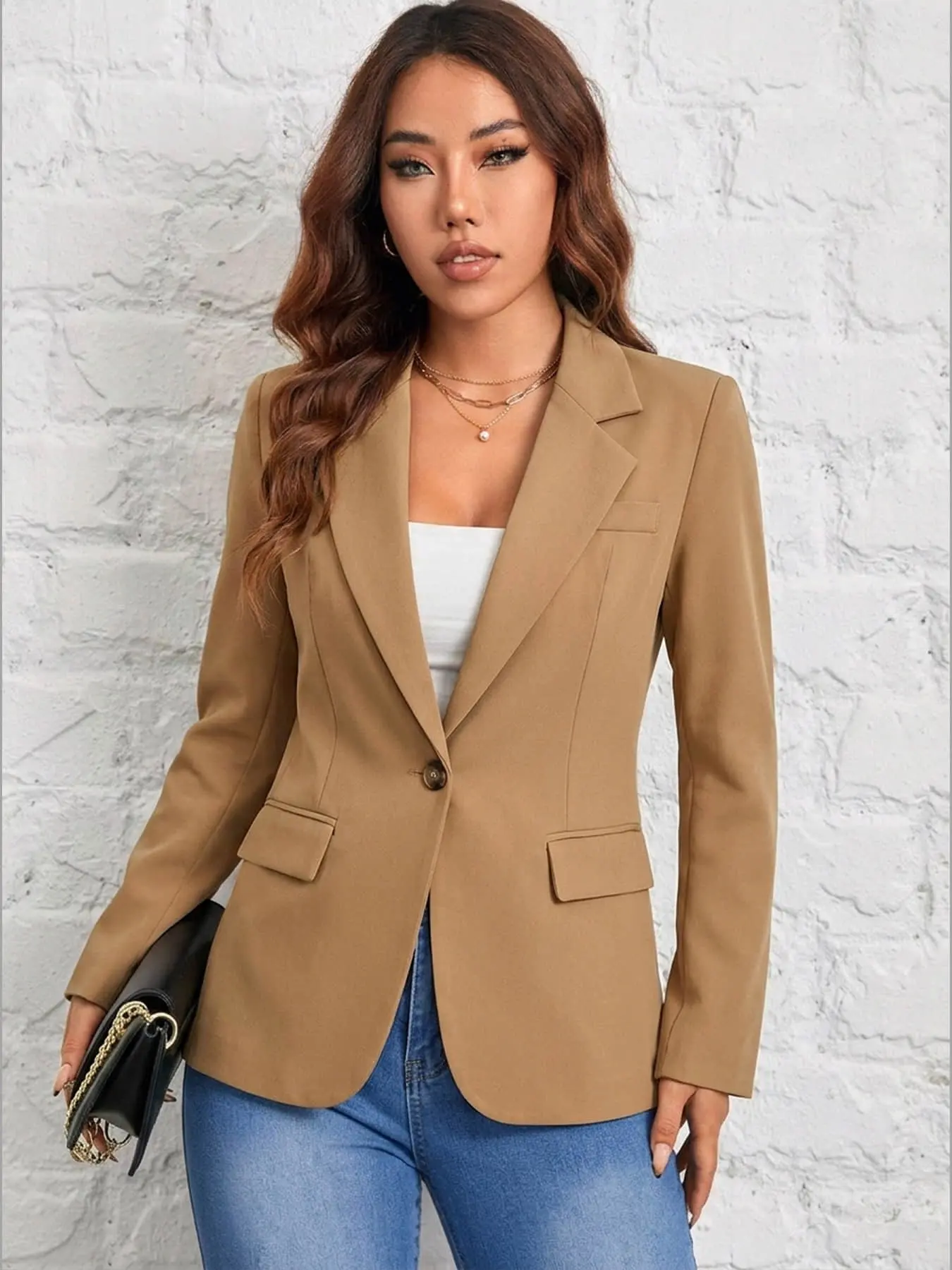 A stylish Elegant solid-color high-end women's casual blazer, a loose-fitting slim-fit professional suit jacket suitable for all seasons, ideal for daily commuting, business meetings, and short trips
