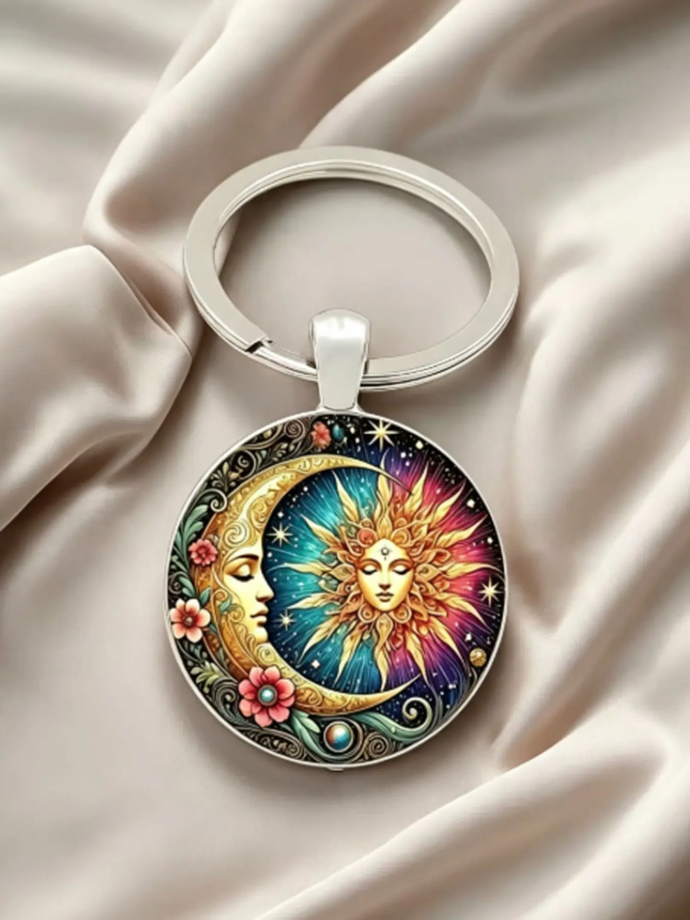 Fashionable Cute Sun and Moon Retro Keychain, Zinc Alloy, Unisex Car Bag Accessory, Bohemian Style, All Seasons, Cartoon Pattern