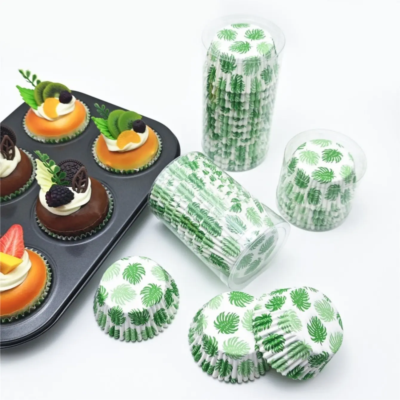Cupcake liners,oil-proof muffin liners, disposable cupcake cups, monstera-pattern cake liners, suitable for packaging baking cups and muffin cups, for making cakes and candies, ideal for festivals, weddings, Valentine’s Day and all kinds of anniversaries.