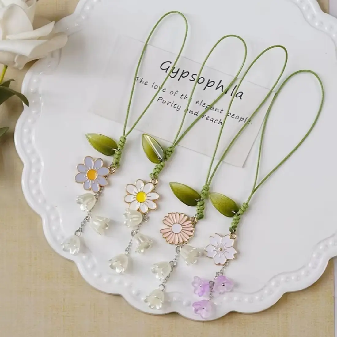 Handmade Tulip Flower Keychain, Cute Floral Charm Pendant for Backpack and Purse, Aesthetic Flower Bag Charm Accessory, Unique Gift for Women, Mom, Friends, Mother's Day, Birthday & Daily Use