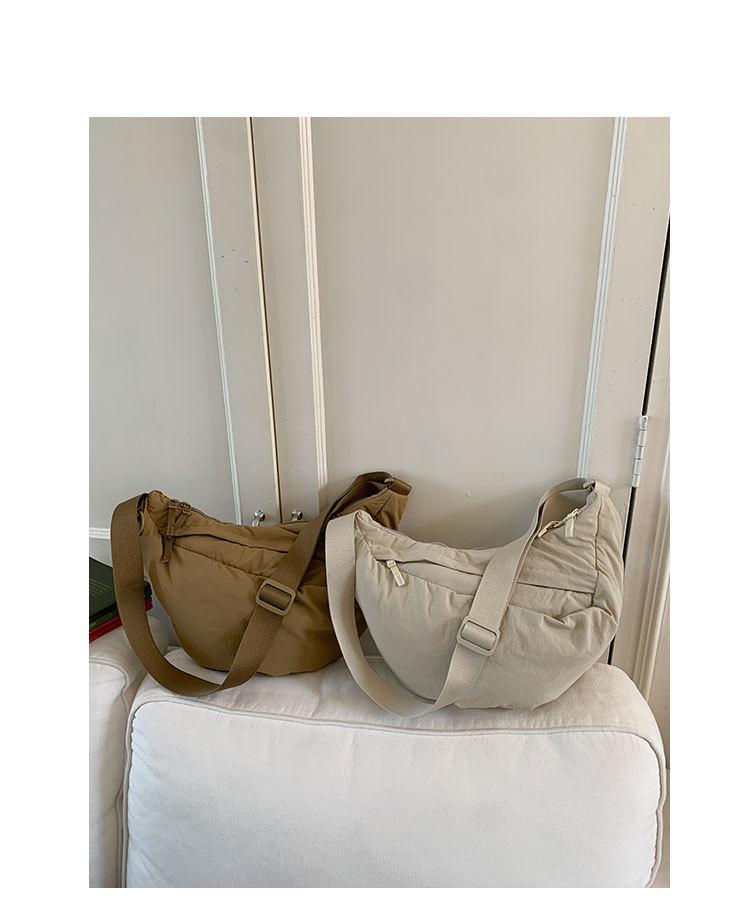 Simple and Versatile Hobo Bag An Elegant Casual Crossbody Bag That Fashionable and Lightweight Suitable Shoulder Bag
