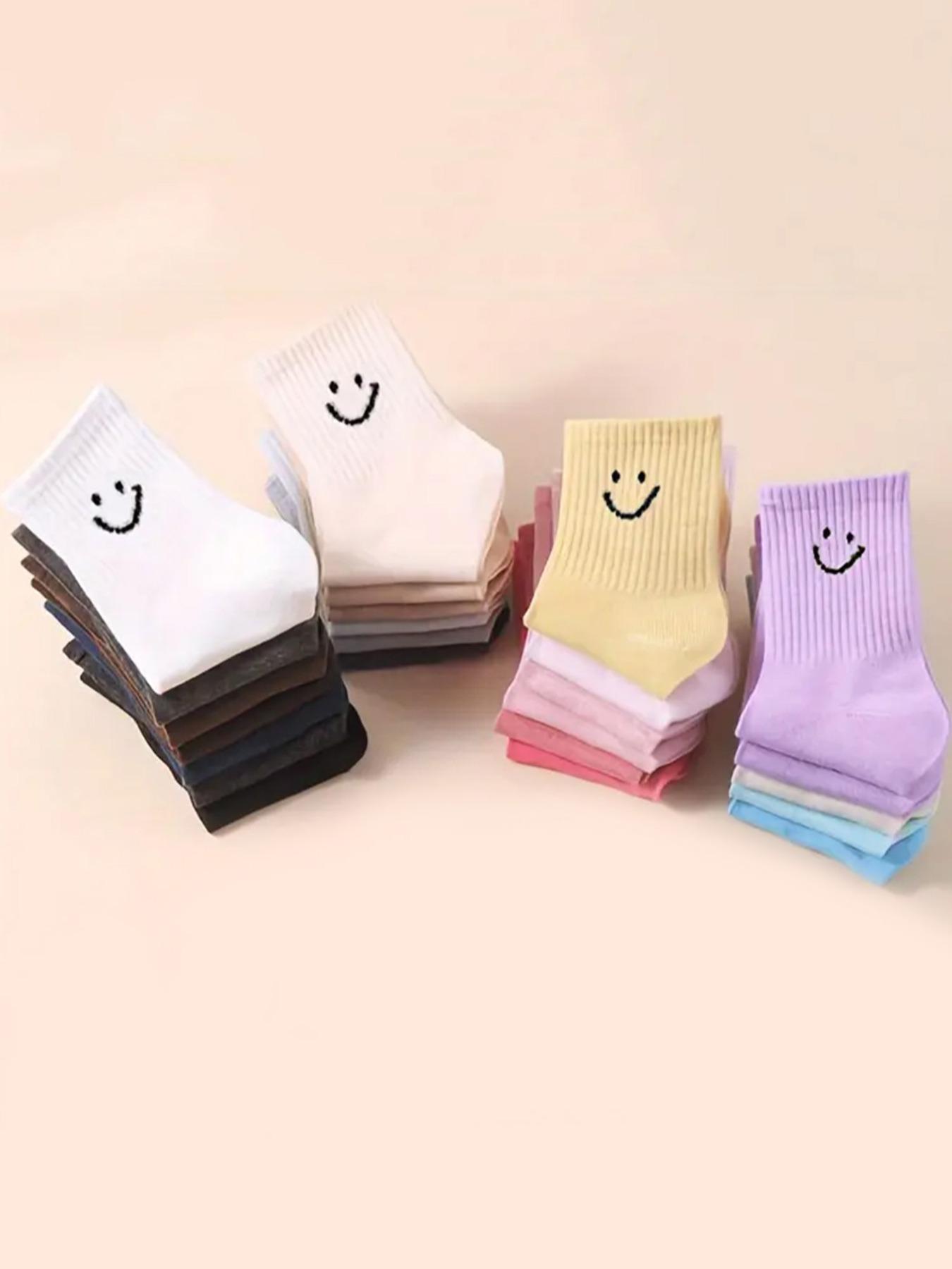 Random Women's Cartoon Face Print Crew Socks, Casual Moisture Wicking Socks, Soft Comfy Breathable Hosiery for All Seasons Daily Wear, Socks for Women, Crew Socks Women, Cute Textured Socks
