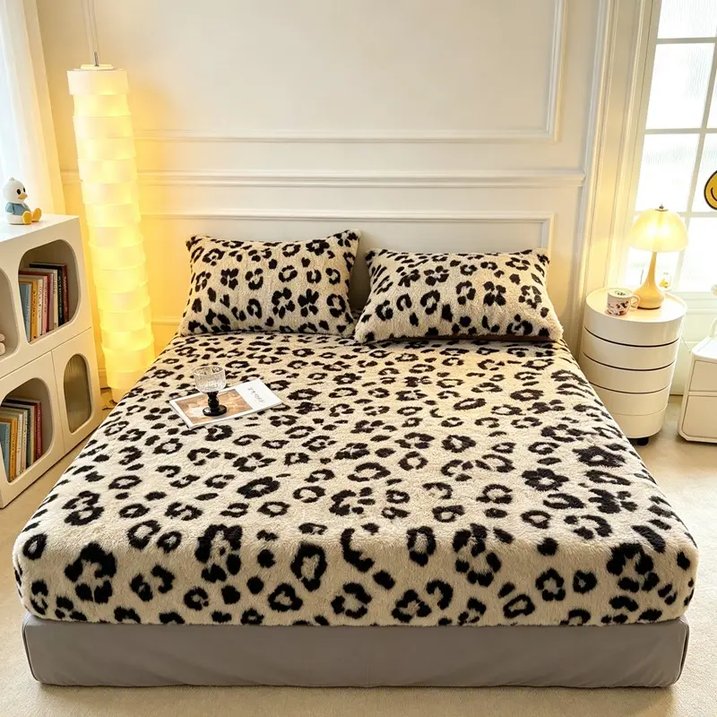 Leopard Print Plush Bed Sheet Set, Includes 1 Mattress Cover + 2 Pillowcases, Thickened Winter Non-Slip Full Coverage