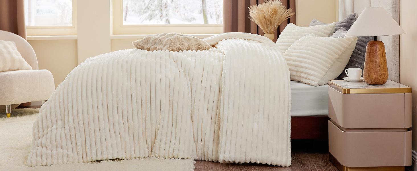 BEDELITE Flannel Comforter Set Super Soft & Warm Fluffy Pink Valentine's Day gift - Elegant Striped Design for Winter - Twin/Queen/King Sizes Machine Washable