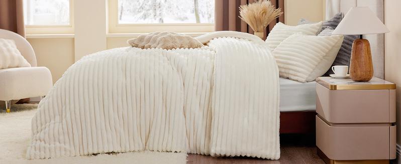 BEDELITE Flannel Comforter Set Super Soft & Warm Fluffy Pink Valentine's Day gift - Elegant Striped Design for Winter - Twin/Queen/King Sizes Machine Washable BEDELITE Flannel Comforter Set Super Soft & Warm Fluffy Pink Valentine's Day gift - Elegant Striped Design for Winter - Twin/Queen/King Sizes Machine Washable