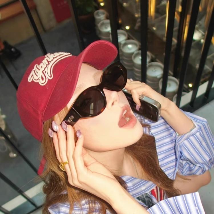 2026 New Cat Eye White Sunglasses Women's Trendy Square Round Face Covering Cheekbones Showing Face Small Summer Sunglasses