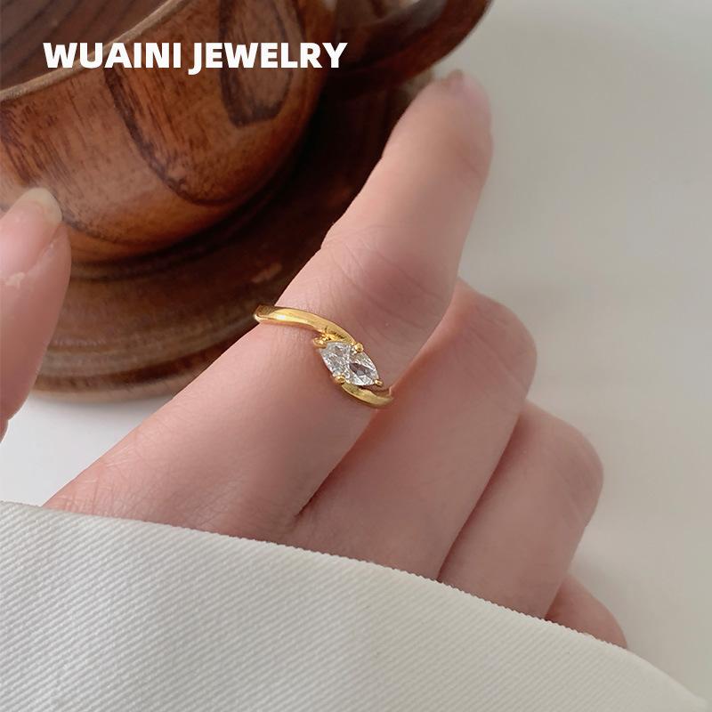 Elegant Golden Marquise Cut Solitaire Ring for Women, Sparkly Zircon Stainless Steel Promise Ring, Minimalist Wedding Engagement Anniversary Jewelry Gift