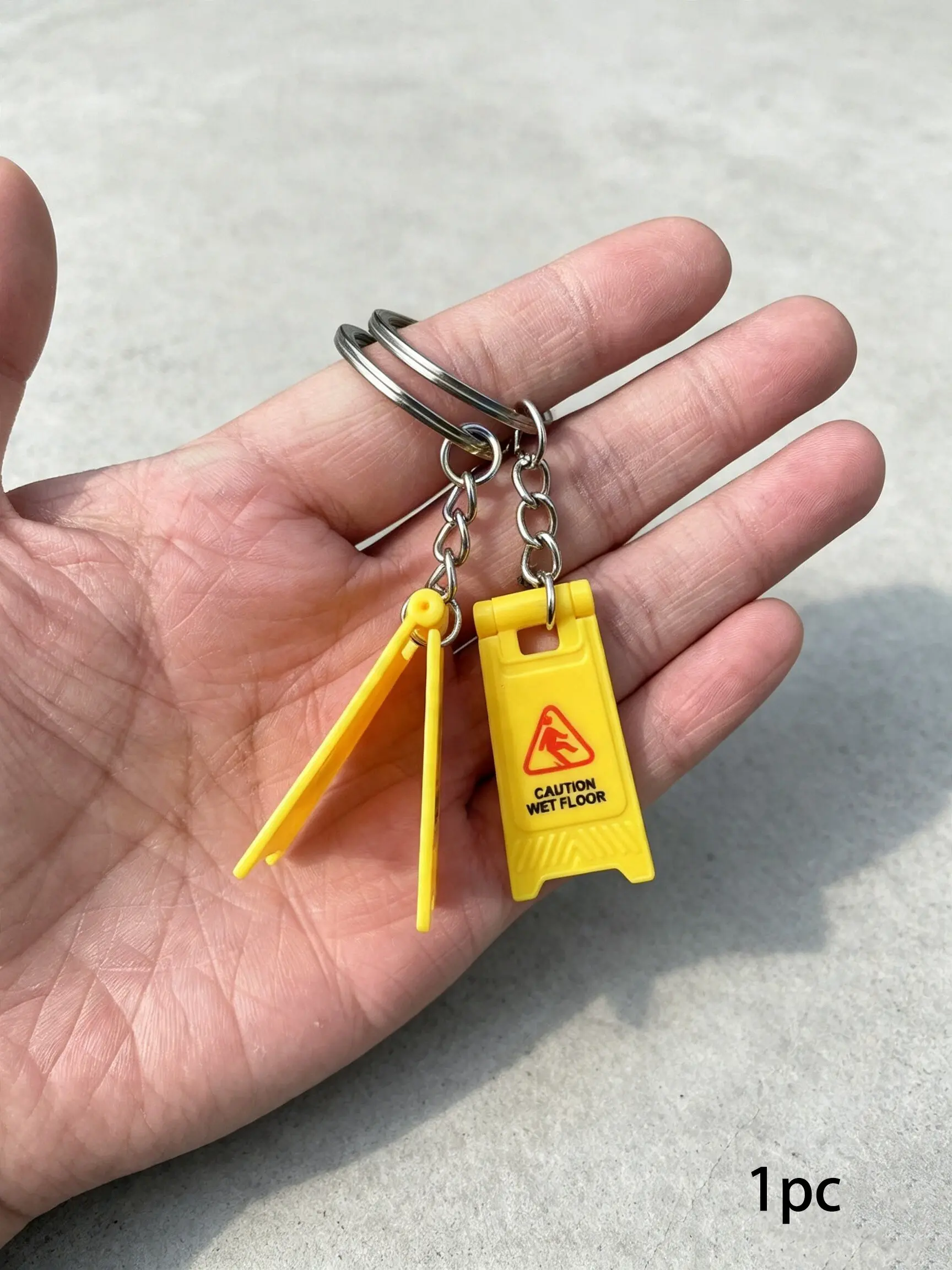 Mini Caution Wet Floor Sign Keychain, Foldable Plastic Warning Sign Key Ring, Funny Novelty Bag Pendant, Cute Gift Key Chain Accessories, Cute Keychain Accessory