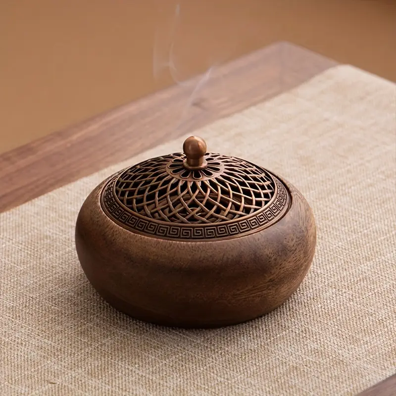 A vintage round incense holder, suitable for use with stick incense and cone incense; it functions as a Zen-style incense burner. It can be used as a decorative tray for meditation, yoga, in the bedroom or living room, and also serves as a decorative item