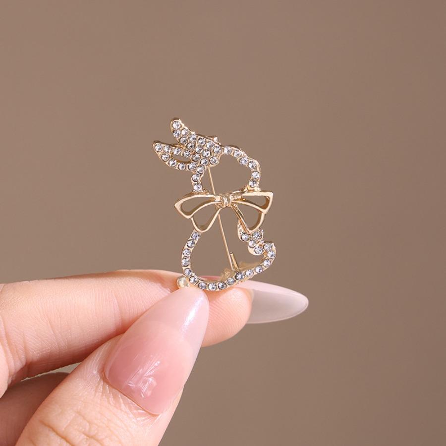 3 cute bunny brooches, temperament jacket, high-end sense, niche design sense, brooch suit, fixed anti-light pin, Easter carnival, New Year's gift accessories to wear