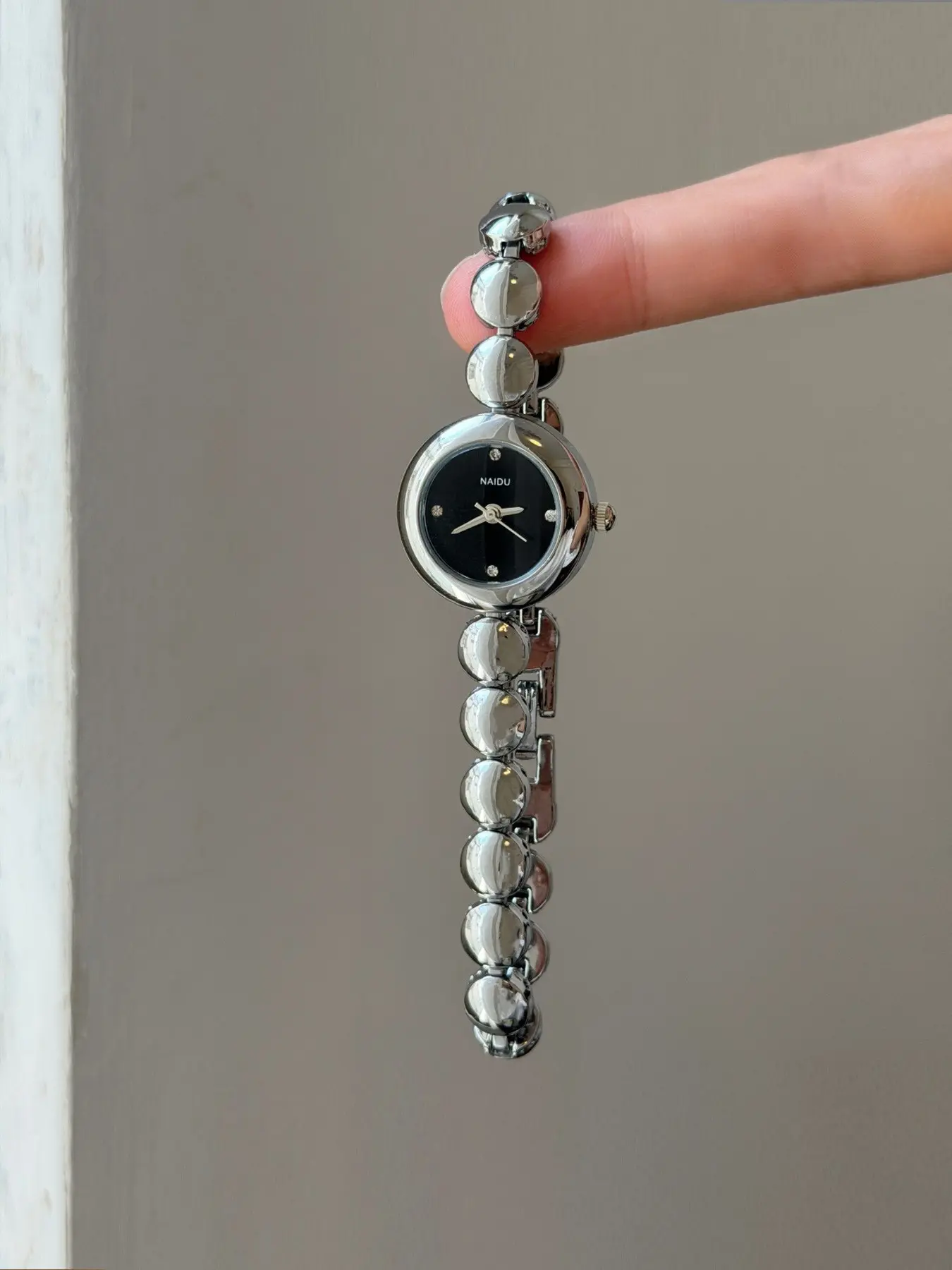 Vintage Round Bean Bracelet Watch, Elegant Lady Analog Quartz Watch, Unique Design, All-Season Accessory, Gift for Valentine's Day