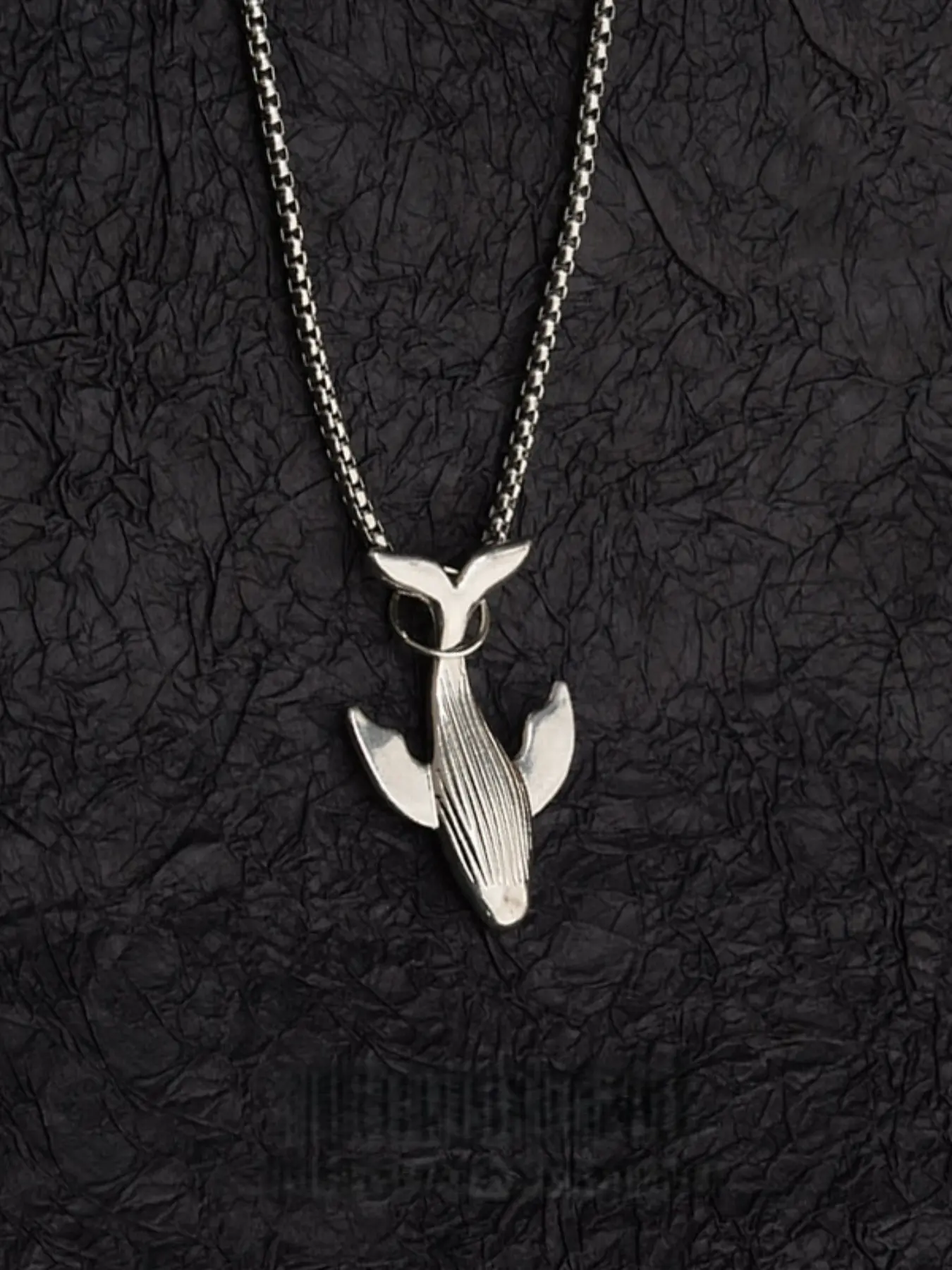 New Whale Fall Necklace, Men's Versatile High-End Long Whale Pendant Necklace, Fashionable Jewelry for All Occasions