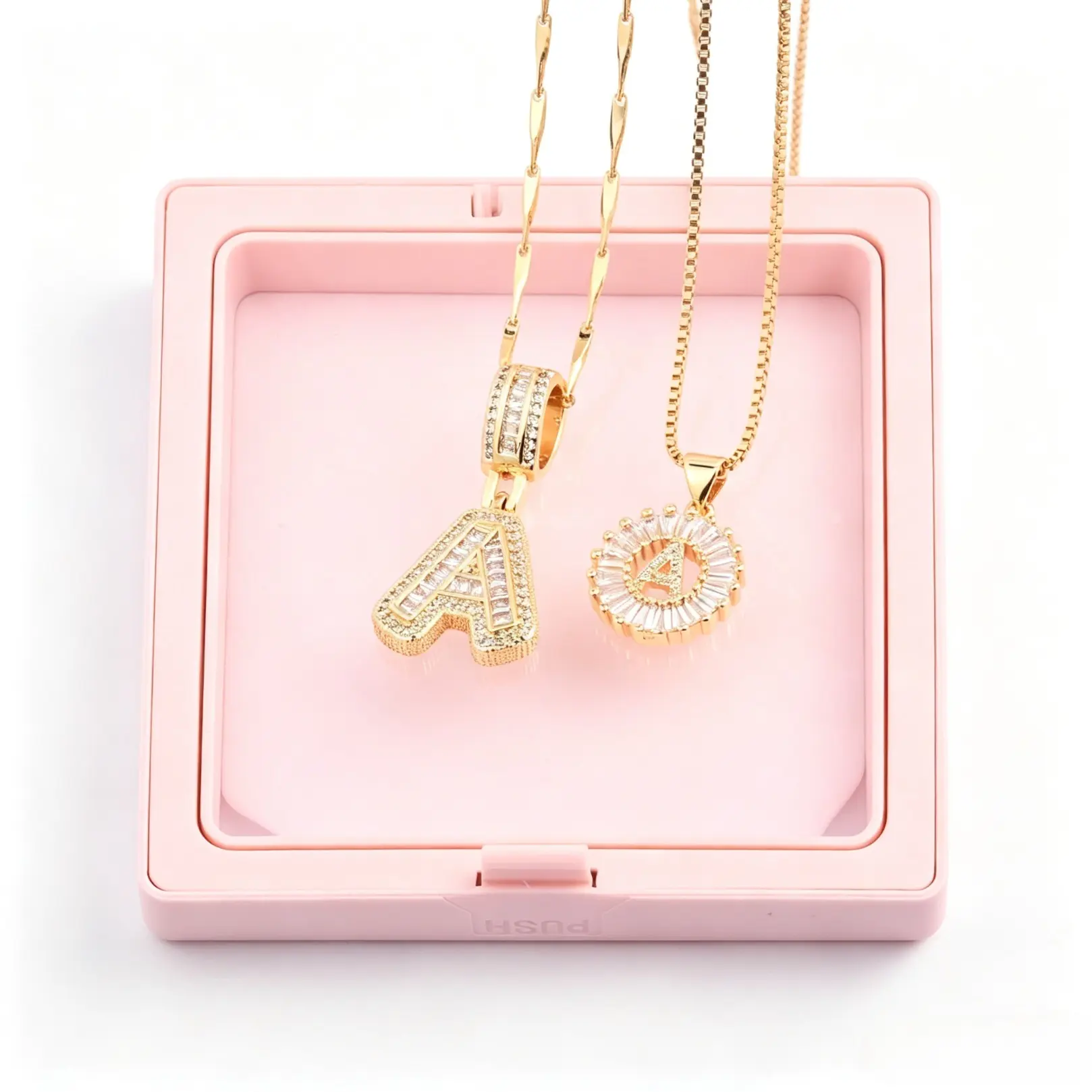 Initials Pendant Necklace With Storage Box, 26 Letter Personalized Jewelry for Women and Girls, Exquisite All-match Accessory Suitable for Daily Outfits Party Gatherings and Birthday Gift Scenarios