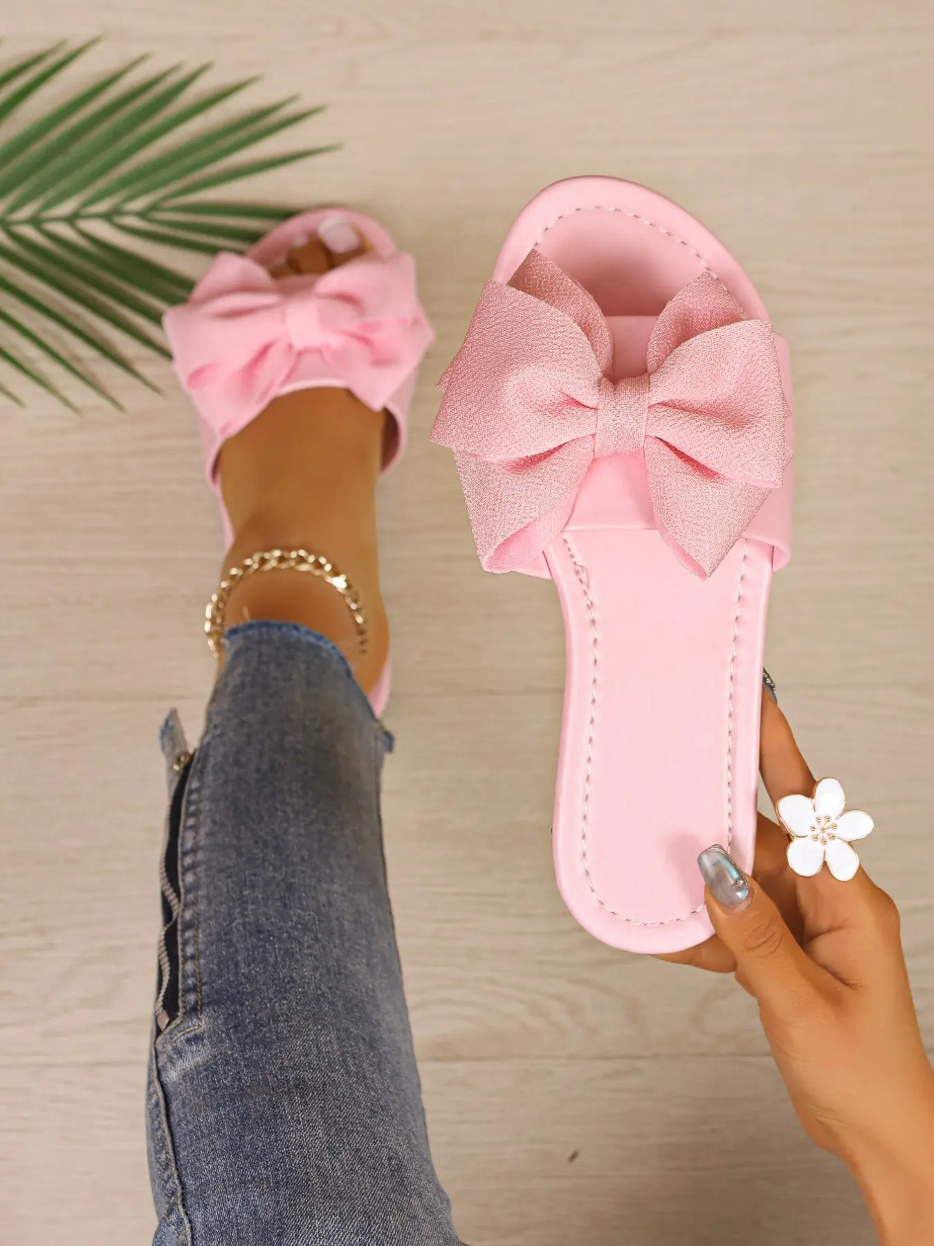 Women's Multi-Colored Large Bow Flat Sandals with Straps, Toe-Exposing Casual Beach Slippers, Chic Summer Footwear, Comfortable Summer Footwear for Holidays, Travel, and Daily Wear, Available in Plus Sizes, Stylish and Versatile, 2026 New Collection