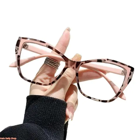 Women's Blue Light Reading Glasses - Chic 2-Tone Blush Pink Metal Cat-Eye Frames, Lightweight Durable Plain Accessory, Evening & Everyday Use, Ergonomic Polarized Photochromic Eyewear
